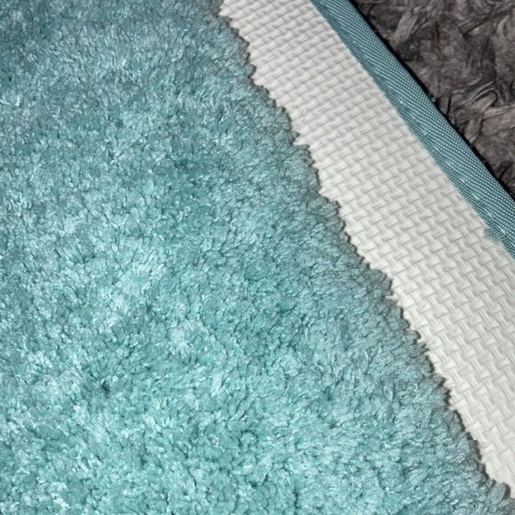 Better Homes & Gardens Teal Bath Rug new ultra soft 23” x 39” long mat - Picture 5 of 7